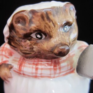 Mrs. Tiggy-Winkle Figurine by Beswick F. Warne & Co. Vintage Beatrix Potter Washerwoman Hedgehog Children's Story Character England Exc image 7