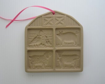 1994 Farmyard Friends Cookie Mold by Pampered Chef, USA • Vintage Barn-Shaped Form with 4 Different Cute Cookie Designs: Duck, Pig, Lamb Cow