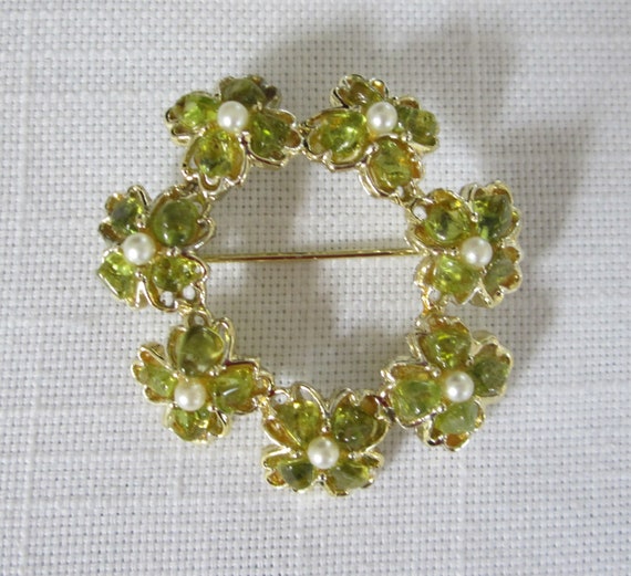 Peridot & Pearl Brooch Circular Floral Ring Goldt… - image 5