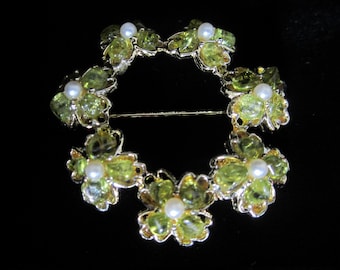 Peridot & Pearl Brooch Circular Floral Ring Goldtone Metal • Vintage Ladies Elegant Gemstone Costume Jewelry Holiday Pin • Quality C-Clasp