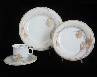 8-Pc Alcazar by Leonard Paris for Hutschenreuther • 2 Place Settings with Dinner, Salad Plate, Cup & Saucer • Vintage 1985 • Made in Germany