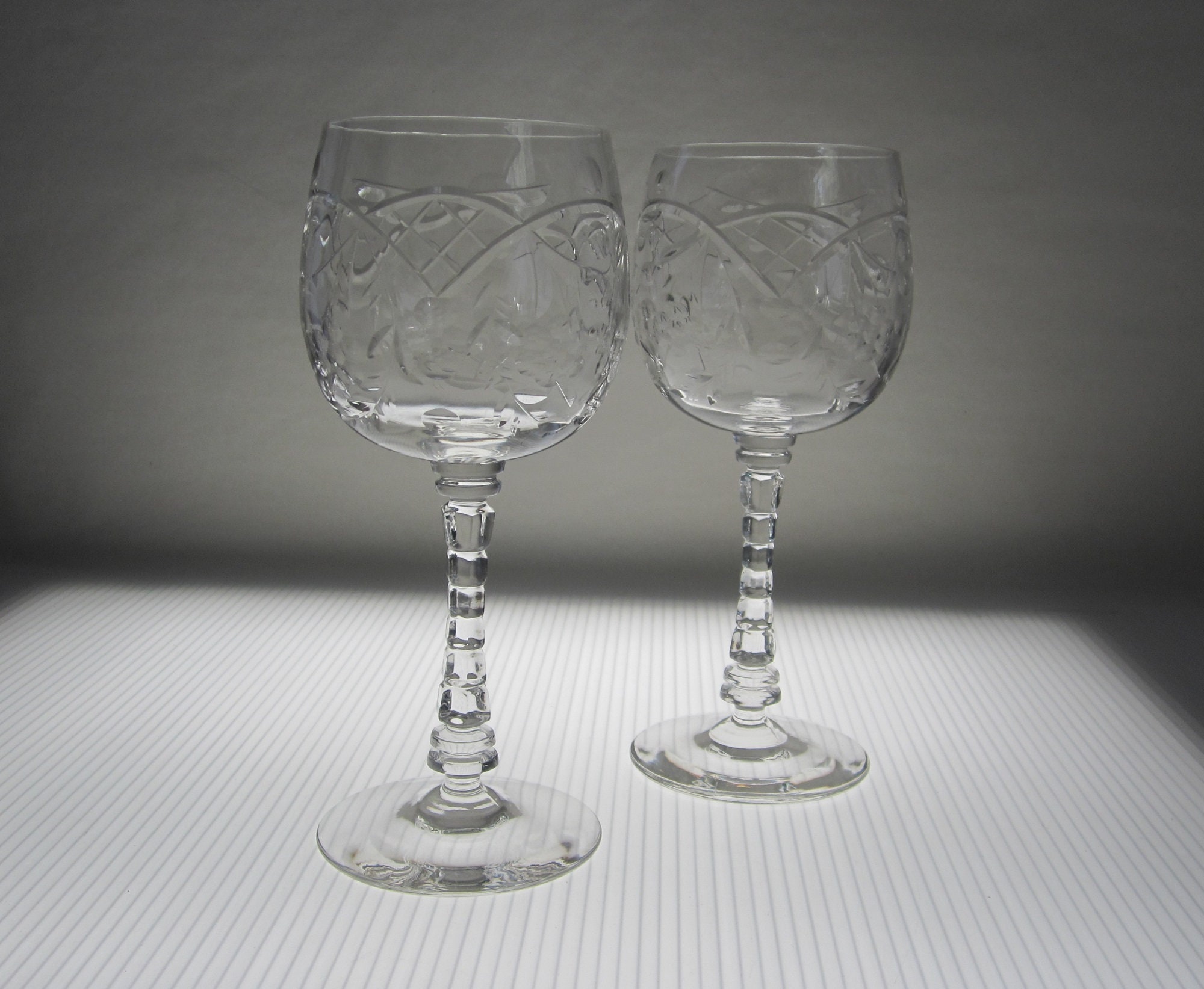 A Set of 5 Stemmed 5 Oz Wine Glasses With an Unusually Shaped Bowl. Bar  1056 