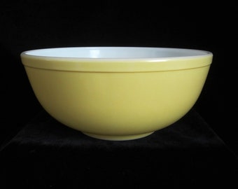 Early Pyrex 404 Yellow Primary Mixing Bowl • Vintage 1945 - 1950 'TM Reg US Pat Off' Mark • 4-Qt Large Nesting Opalware • Collectible Nice!