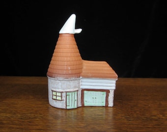 Frank Berry Pottery Kentish Oast House • Vintage 1970s Hand Decorated Miniature Suffolk Cottages Hop Kiln Christmas Mantel Decor • England