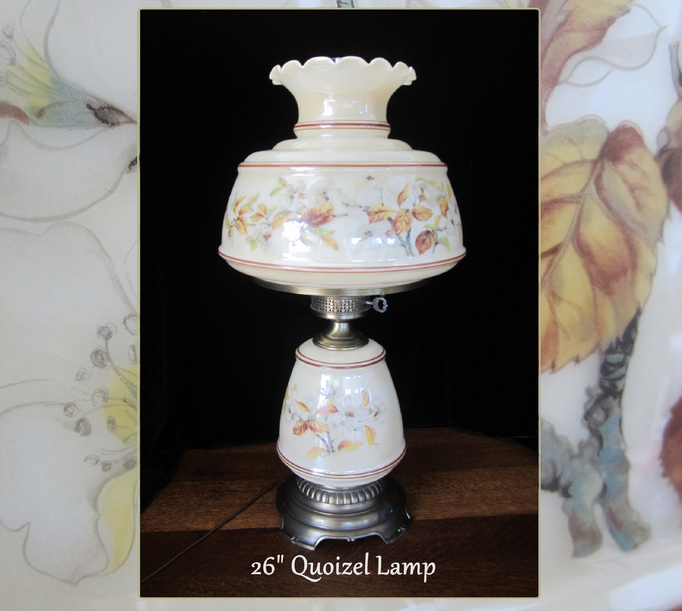 Vintage Quoizel Dogwood Table Lamp: 1978 Beige Luster Glass