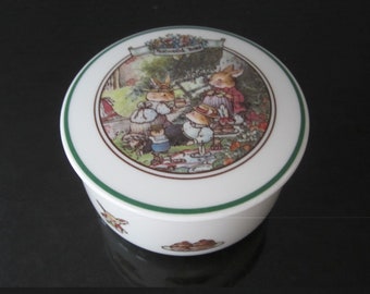 3" Foxwood Tales Candy or Trinket Box by Villeroy & Boch • Vintage 1994 Brian Paterson Storybook Bunnies • Small Round Animals Picnic Scene