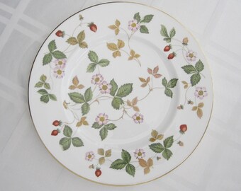 2,4-Pc Wedgwood Wild Strawberry Dinner Plate Set Bone China • Vintage 1965 Design Gold Trim, Red Berries Leaves Flowers • Made in England