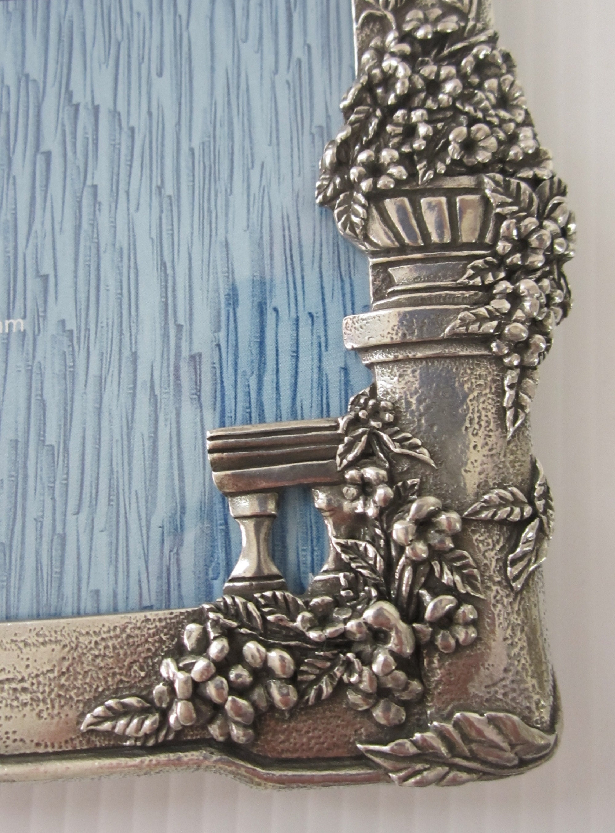 シルバーフォトフレーム  Selangor Pewter Royal Selangor Pewter Picture Frame: Vintage Rose Garden 5x7