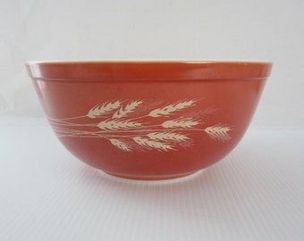 Pyrex 403 Mixing Bowl Autumn Harvest • 2.5 Qt Nesting Opal Ware 8 3/4" Round • Vintage 1979 Ivory & Rust Wheat Stalks • Charleroi, PA USA