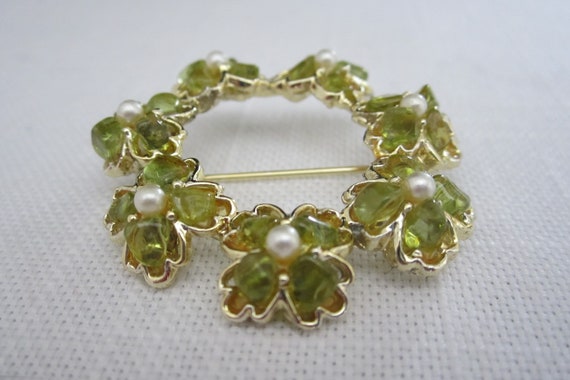 Peridot & Pearl Brooch Circular Floral Ring Goldt… - image 6