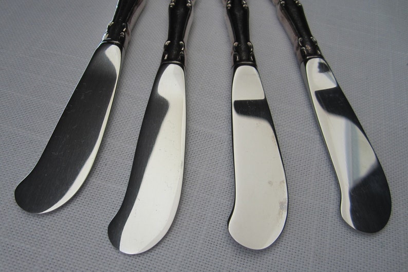 Oneida 1969 Modern Baroque Butter Spreader Set of 4 Vintage Community Silverplate Handle Stainless Blade Antiqued Scroll Pattern Excellent!