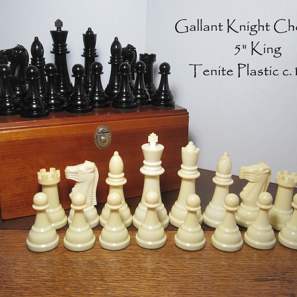 RARE 5" Gallant Knight Plastic Ivory & Black Chessmen in Wooden Drueke Box • Vintage 1947 Large Staunton Tournament Set, Glossy Tenite • USA