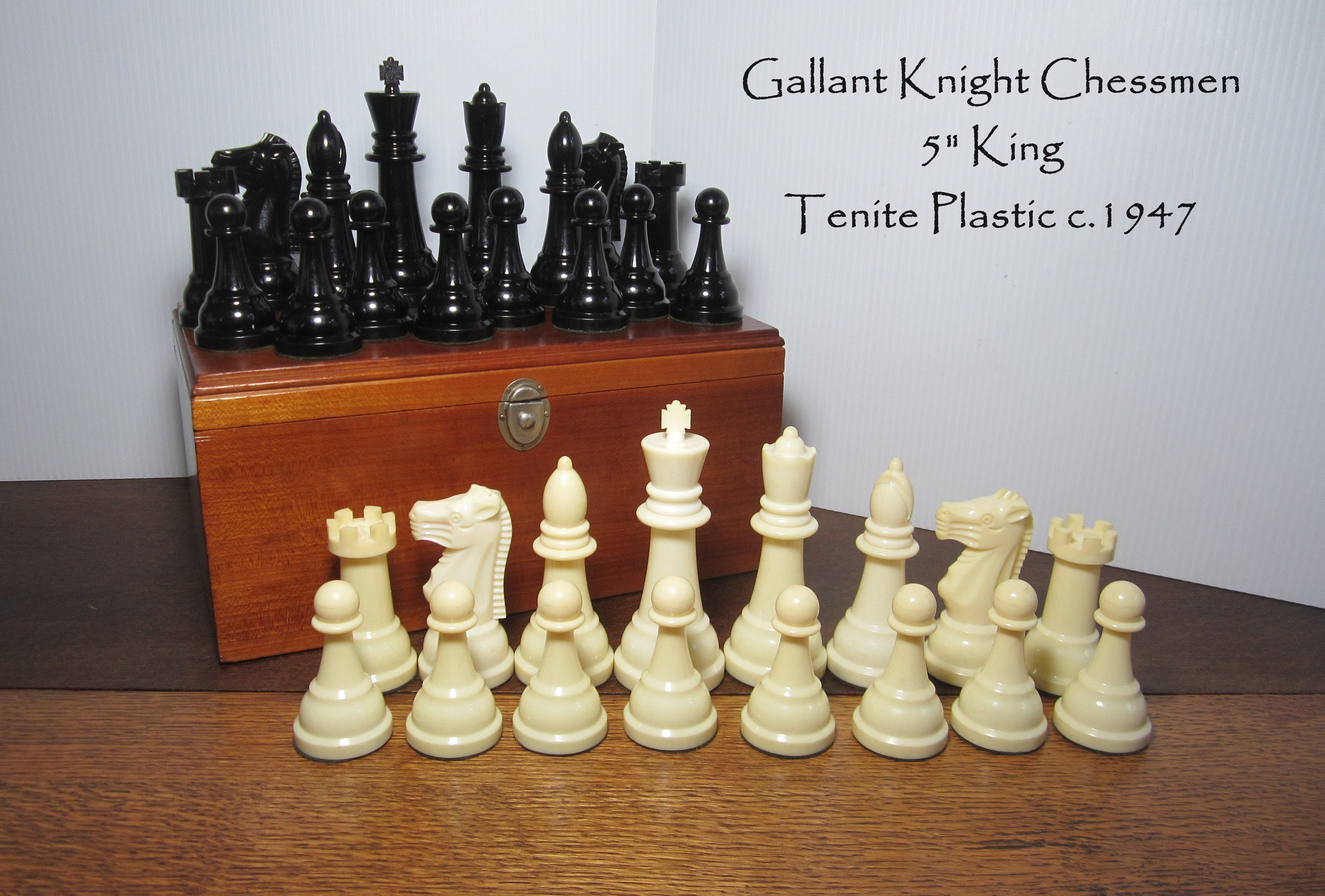 RARE 5" Gallant Knight Plastic Ivory & Black Chessmen in Wooden Drueke Box • Vintage 1947 Large Staunton Tournament Set, Glossy Tenite • USA