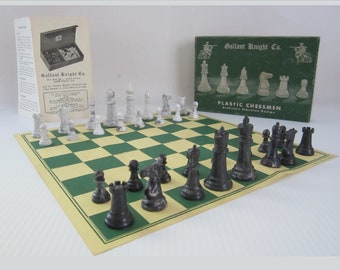 1946 Boxed Set Plastic Chessmen by Gallant Knight Co Style 110M • Vintage Mottled Black & Gray Travel Size • Authentic Staunton Design • USA