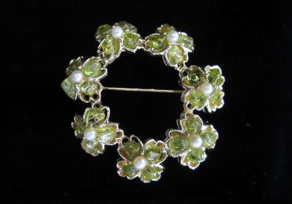 Peridot & Pearl Brooch Circular Floral Ring Goldt… - image 10