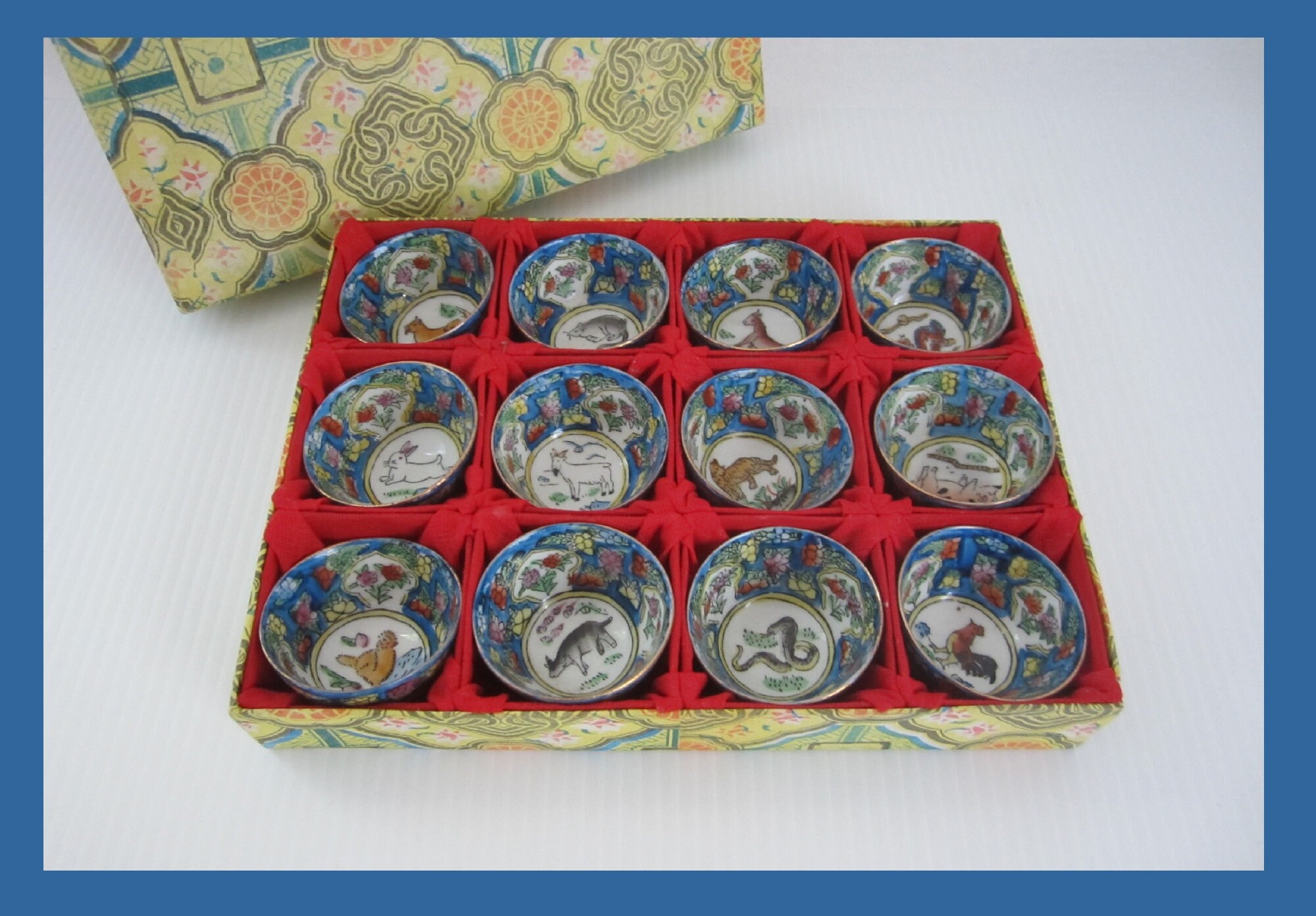 豆茶器・動物柄　Dou Tea Set (Animal Pattern) Chinese Zodiac Tea Cup Set • Handpainted Porcelain, Gold Trim