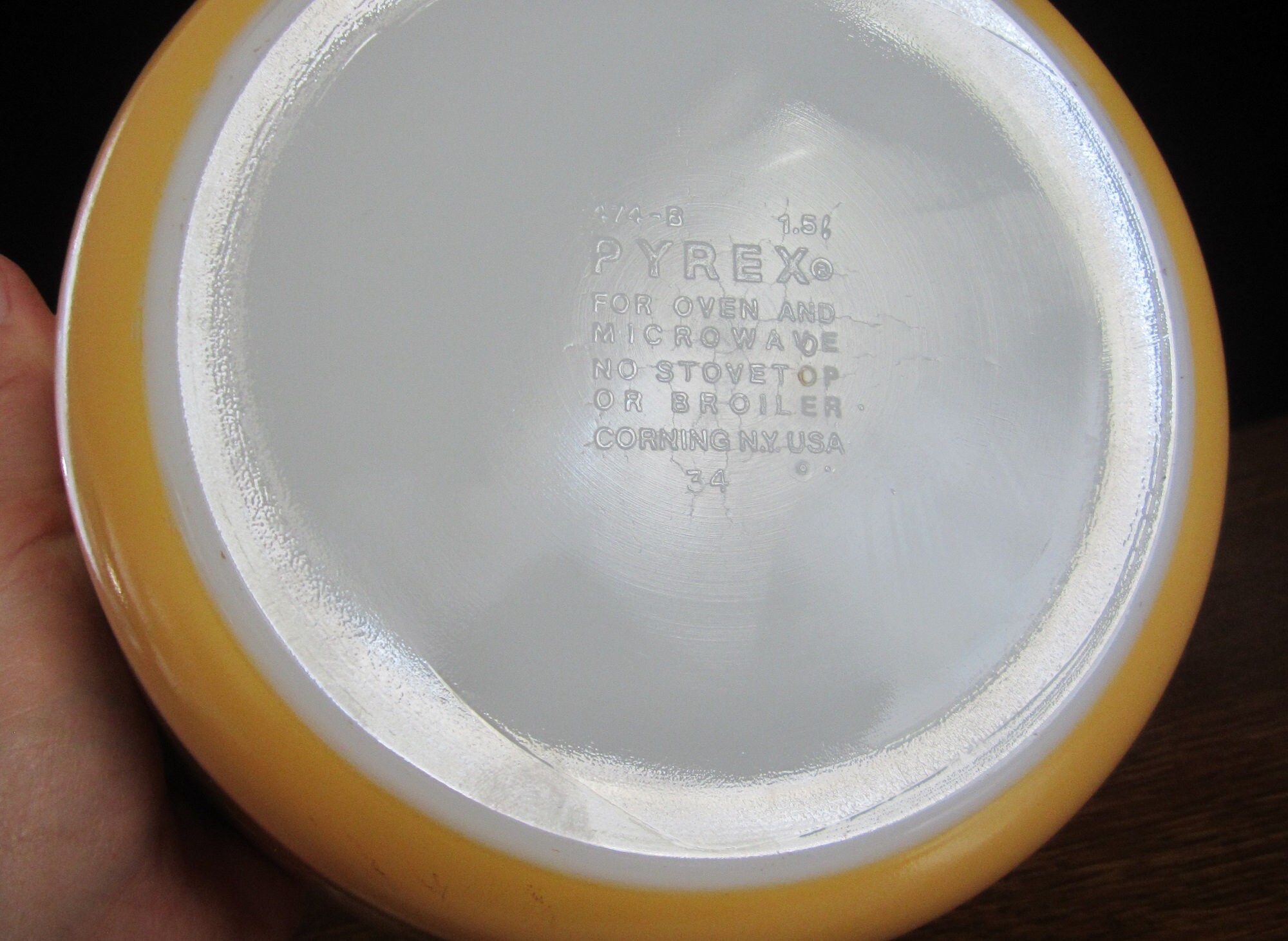 Pyrex 474-B Butterfly Gold 1.5 Qt Round Casserole • Vintage
