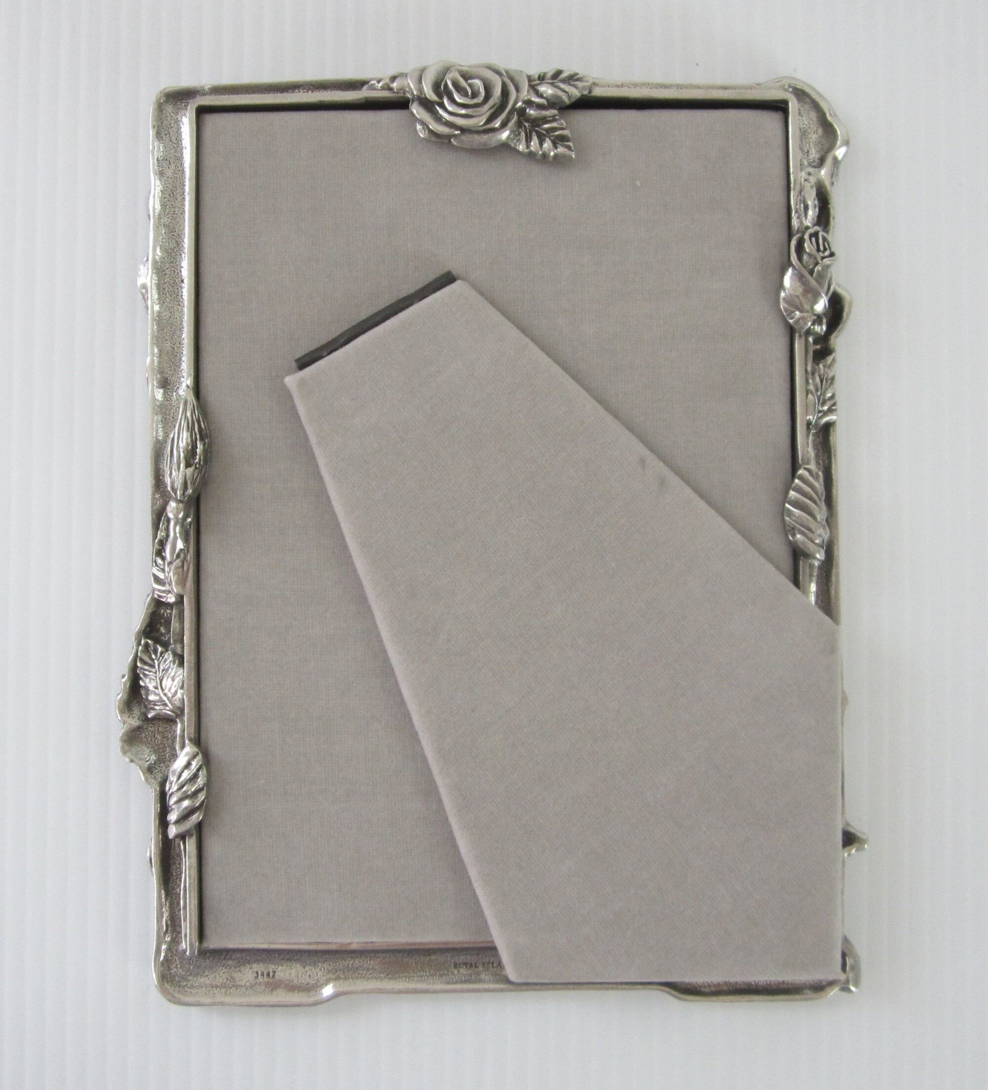 シルバーフォトフレーム  Selangor Pewter Royal Selangor Pewter Picture Frame: Vintage Rose Garden 5x7