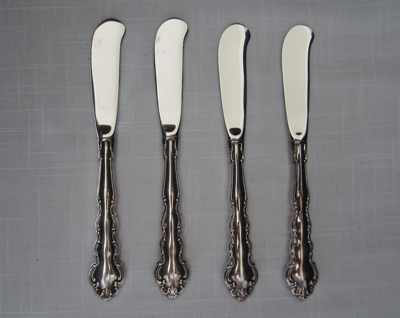 Oneida 1969 Modern Baroque Butter Spreader Set of 4 Vintage Community Silverplate Handle Stainless Blade Antiqued Scroll Pattern Excellent!