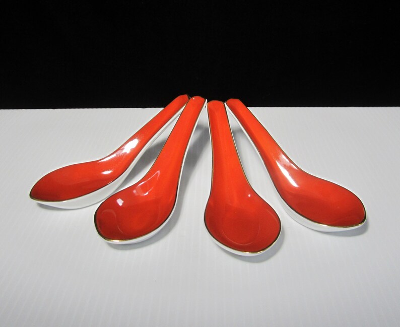 4 or 8 Pc Japanese Porcelain Soup Spoon Red Vermilion Gold Trim Vtg Traditional Ramen Renge 散蓮華 Rice Pho Wonton Asian Oriental Dining image 2