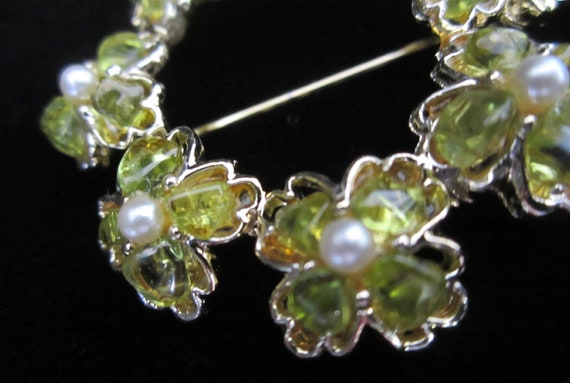 Peridot & Pearl Brooch Circular Floral Ring Goldt… - image 3