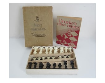 Drueke's American-Made Chessmen No. 22 • Vintage 1940s Design Patent No. 128794 • Complete Boxed Set Plastic Black and Ivory Pieces • MI USA