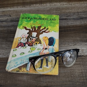 Vintage Alice in Wonderland Book: 1970s Edition, Illustrated