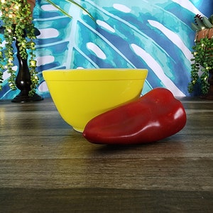 Tazón para mezclar PYREX amarillo pequeño, tazón PYREX 401 amarillo brillante, tazón para mezclar PYREX de 1 1/2 pt, en perfecto estado
