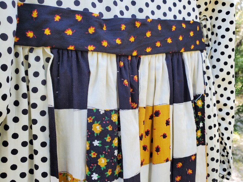 Child/'s Polka Dot Dress wApron Black Polka Dots Long Dress wLong Sleeves 70/'s SearsWinnie the Pooh PERMA-PREST Dress