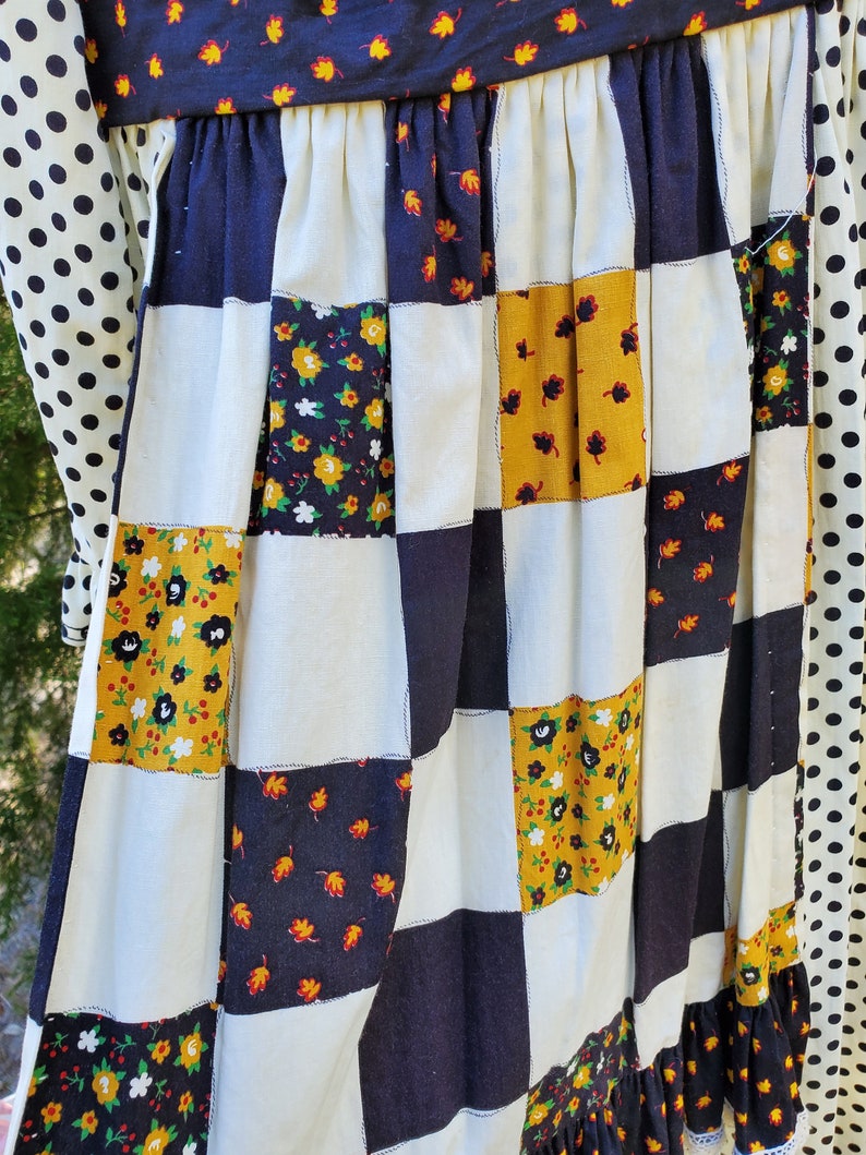 Child/'s Polka Dot Dress wApron Black Polka Dots Long Dress wLong Sleeves 70/'s SearsWinnie the Pooh PERMA-PREST Dress