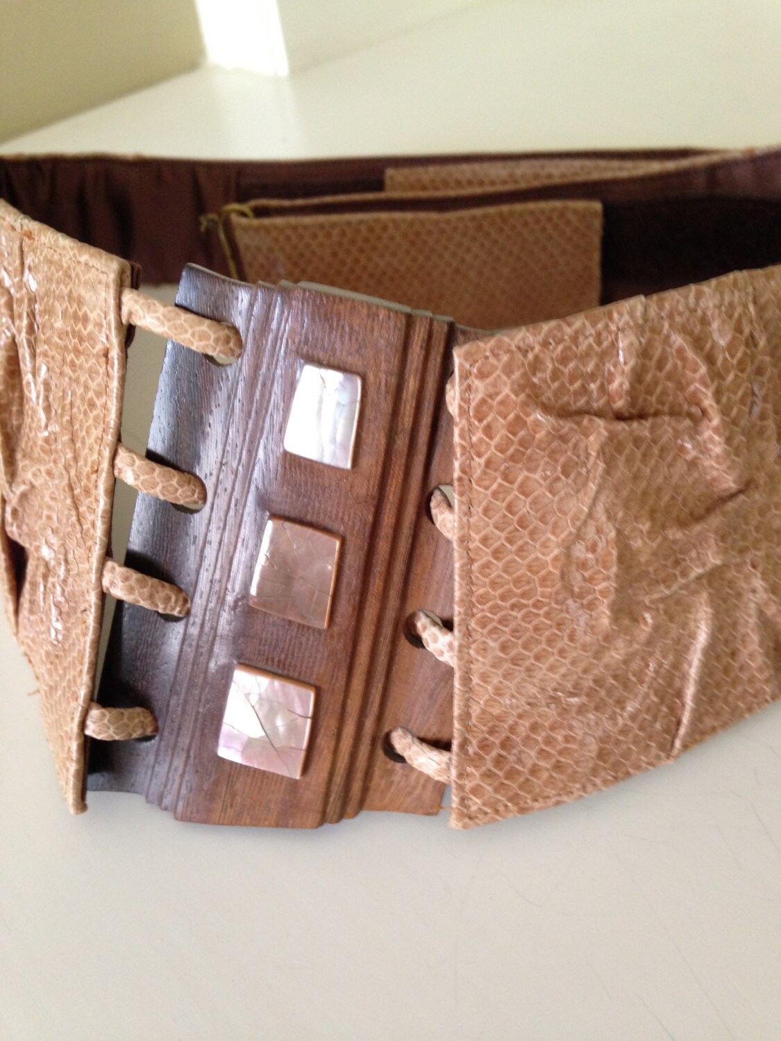 Vintage Wide Brown Reptile Design Contour Belt w/ Wooden Accents & Shell Inlays FOSSIL Reptile Embossed Brown Leather Belt, Vintage, Texture  main image 3
