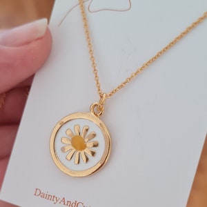 Daisy Necklace,Gold Daisy Necklace,Dainty Necklace,Layering Necklace,Gift for Mom,Gift for Her, Floral Jewelry,Flower Necklace