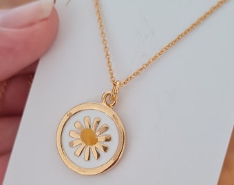 Daisy Necklace,Gold Daisy Necklace,Dainty Necklace,Layering Necklace,Gift for Mom,Gift for Her, Floral Jewelry,Flower Necklace