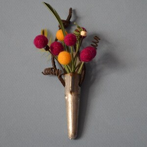 Ahornsirup-Stapel mit Cranberry und gelben Filzbeeren