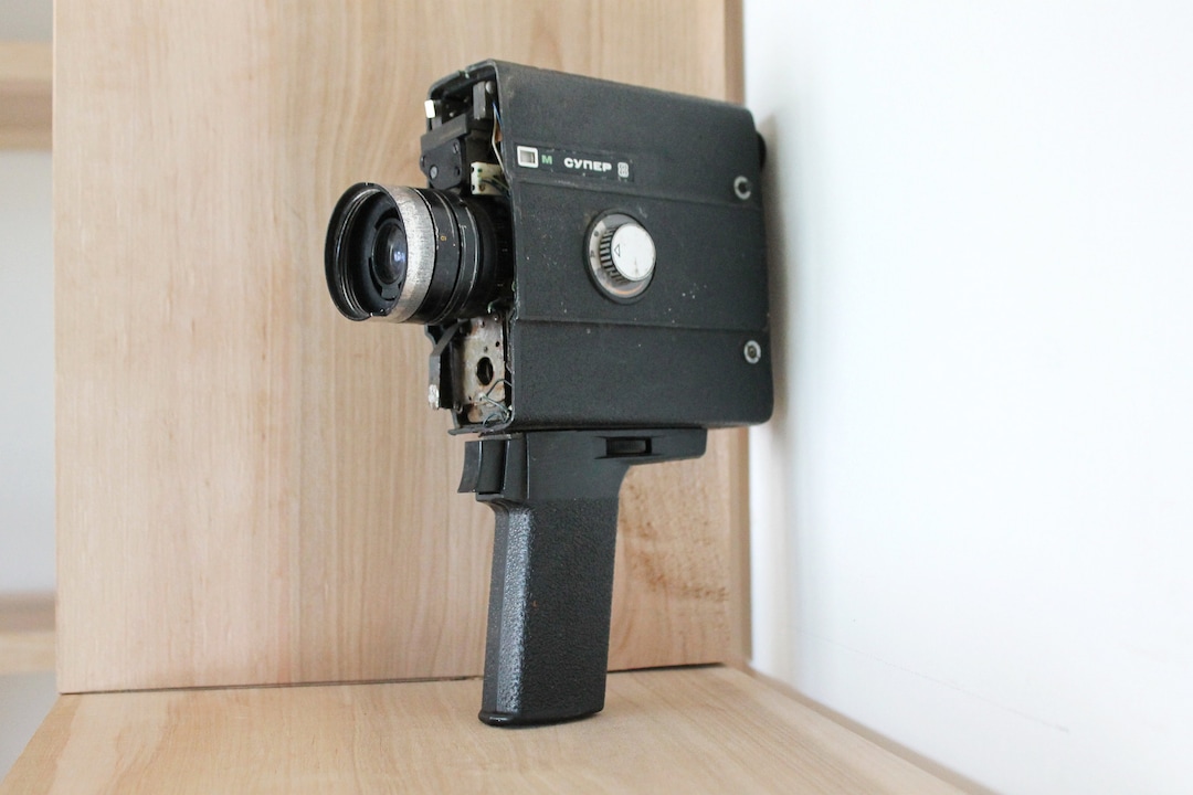 希少1960年代旧ソ連LOMOロモ社製8mmシネマムービーカメラSport-3 Old Vintage Soviet Movie Camera - LOMO Aurora 219 - 8mm Film