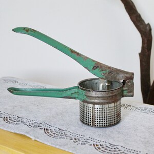 Vintage Metal Fruit Press, Fruit Juicer 1960s, Squeezer, Table Press for Berries, Fruit, Vegetables, Metal Manual Juicer image 2