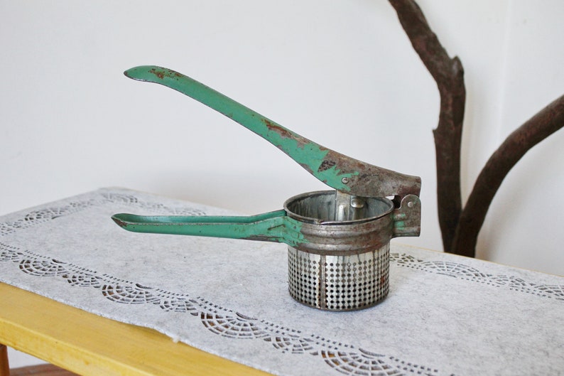 Vintage Metal Fruit Press, Fruit Juicer 1960s, Squeezer, Table Press for Berries, Fruit, Vegetables, Metal Manual Juicer image 2