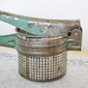 Vintage Metal Fruit Press, Fruit Juicer 1960s, Squeezer, Table Press for Berries, Fruit, Vegetables, Metal Manual Juicer image 5