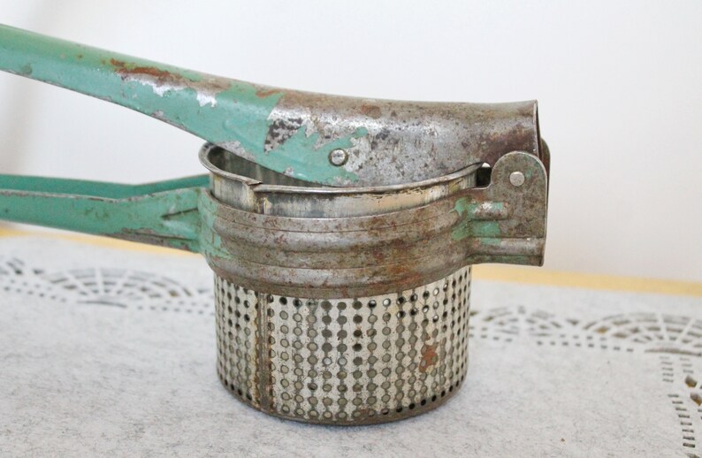 Vintage Metal Fruit Press, Fruit Juicer 1960s, Squeezer, Table Press for Berries, Fruit, Vegetables, Metal Manual Juicer image 5