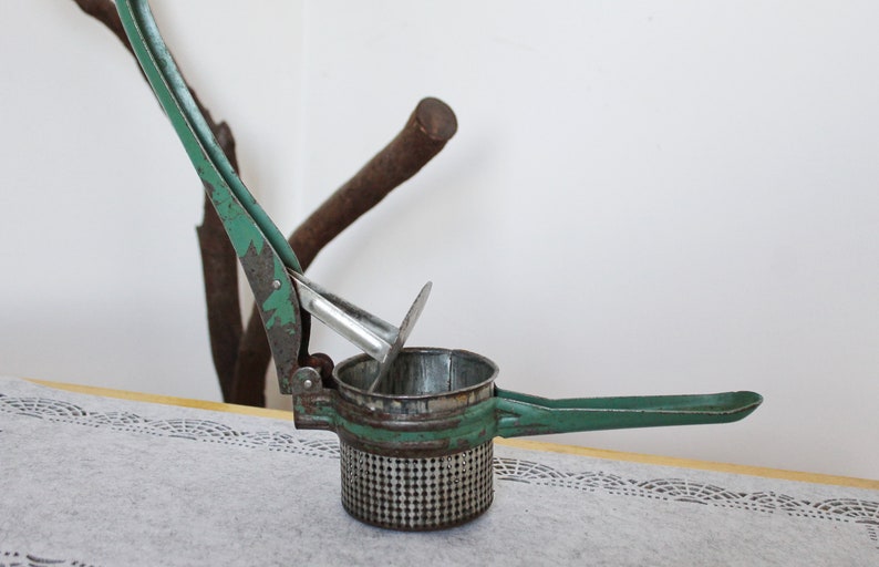 Vintage Metal Fruit Press, Fruit Juicer 1960s, Squeezer, Table Press for Berries, Fruit, Vegetables, Metal Manual Juicer image 3