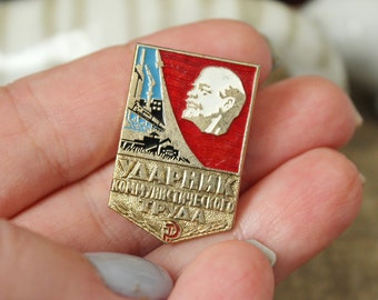 Vintage soviet USSR pin badge - Traditional USSR pin badge - USSR pin - vintage soviet badge - 1970s