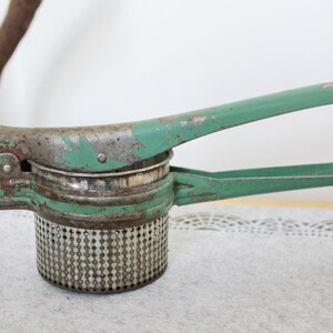 Vintage Metal Fruit Press, Fruit Juicer 1960s, Squeezer, Table Press for Berries, Fruit, Vegetables, Metal Manual Juicer image 7