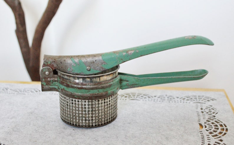 Vintage Metal Fruit Press, Fruit Juicer 1960s, Squeezer, Table Press for Berries, Fruit, Vegetables, Metal Manual Juicer image 7