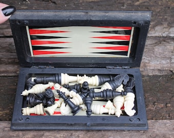 Vintage small chess - made in China - 1980s - road chess - Plastic chess