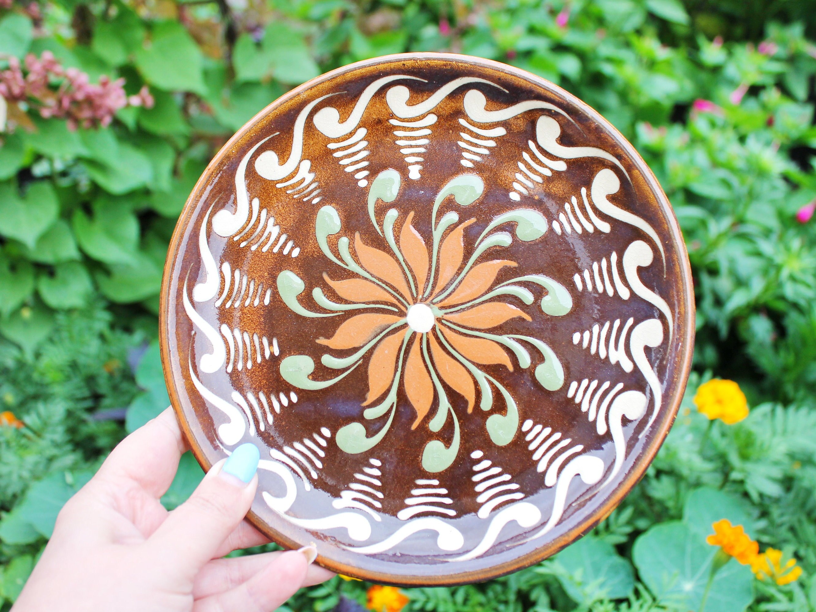 Vintage Decorative Handpainted Clay Wall Plate 8.1 Inches - Made Vintage Decorative Handpainted Clay Wall Plate 8.1 Inches - Made