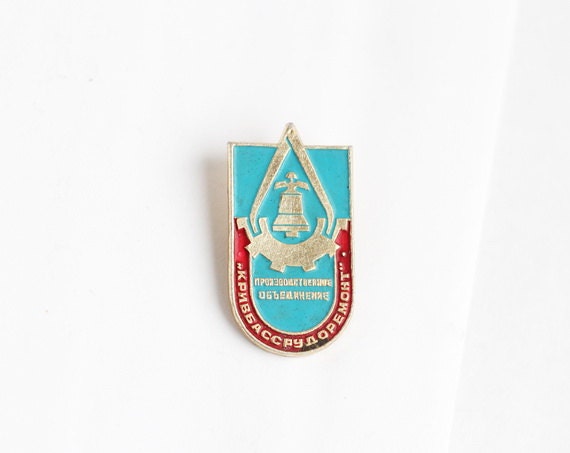 Vintage pin, Krivbassrudoremont . Badge, from USS… - image 1