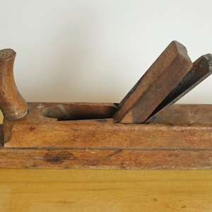 Vintage trähandhyvel (riktare) 25 cm lång - antikt verktyg för träbearbetning - industriell inredning. Tillverkad i Sovjetunionen