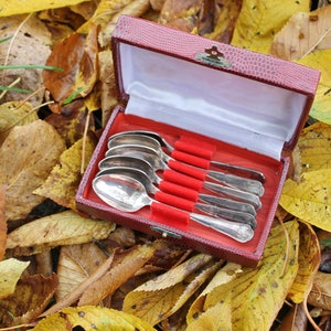 Set of 6 vintage silverplated coffee spoons in original box - vintage silverware - vintage kitchen - coffee spoons - 1970ss