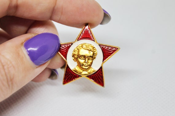 Vintage Soviet memorabilia 1960s 1970s Communism Vladimir Lenin enamel pin Komsomol VLKSM red flag badge propaganda USSR