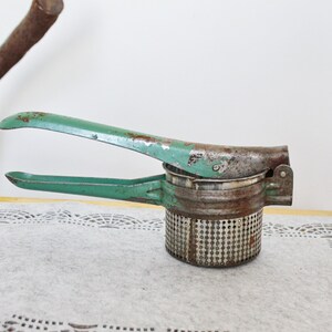Vintage Metal Fruit Press, Fruit Juicer 1960s, Squeezer, Table Press for Berries, Fruit, Vegetables, Metal Manual Juicer image 4